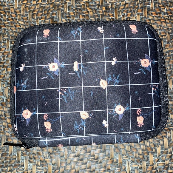 NEW Multi-purpose Accessory Bag - Picture 3 of 6